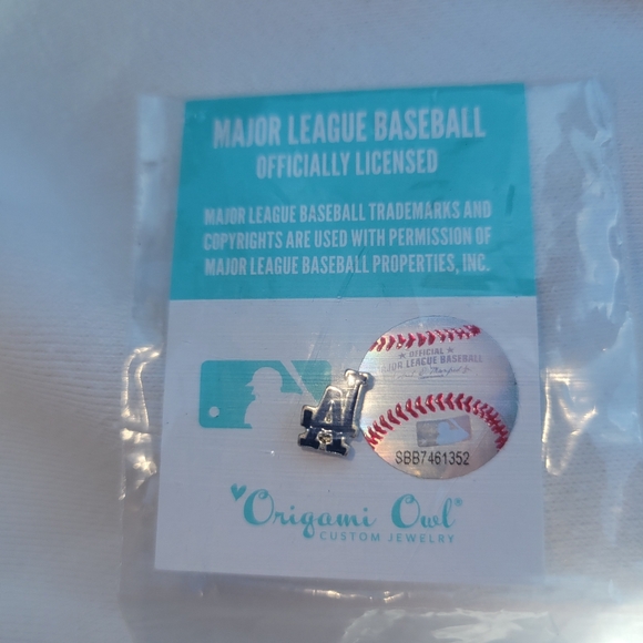 Origami Owl Charm LA Dodgers Baseball LOGO new - Picture 1 of 1